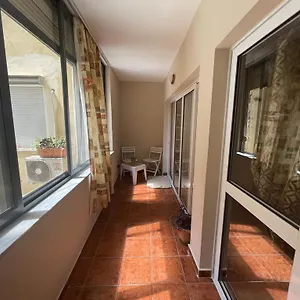 https://cosy-centrally-located-flat.hotels-in-tirana.com