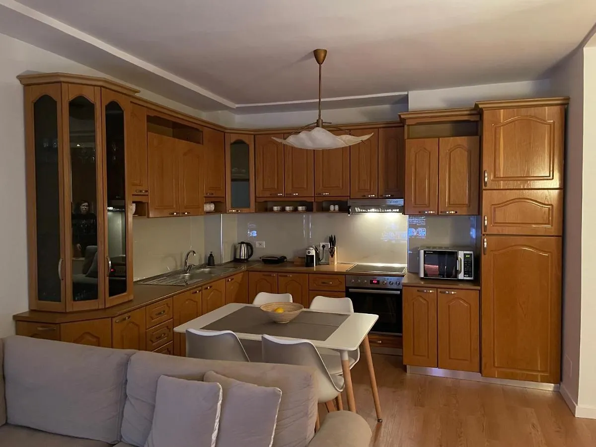 Proper Apartment 1 Tiran